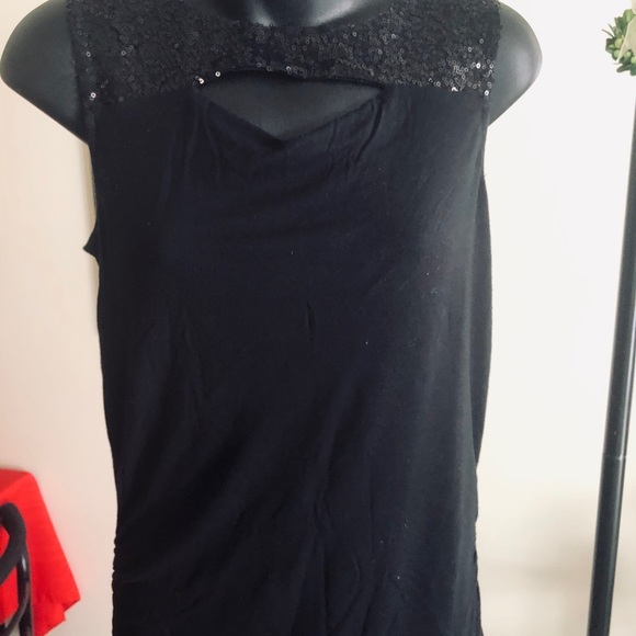 Tops - Picture 3 of 3